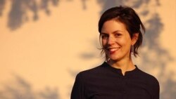 평양 시내 건축물을 담은 사진집 '모델도시: 평양'의 공동저자인 건축가 크리스티나 드라픽 씨.