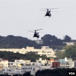 Helikopter militer AS terbang di atas pangkalan marinir AS di Ginowan, Okinawa (foto dokumentasi).
