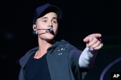 Penyanyi Justin Bieber tampil di acara 2015 Billboard Hot 100 Music Festival di New York.
