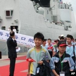 当局组织学生欢迎解放军