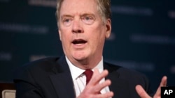 Perwakilan Perdagangan AS Robert Lighthizer saat berpidato dalam Konferensi Bisnis China ke-9 di Kamar Dagang AS di Washington, D.C., 1 Mei 2018. (Foto: dok).