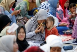 Ilustrasi. Momen salat 'Id bersama keluarga besar adalah salah satu yang dinantikan para pemudik setiap mudik lebaran ke kampung halaman. (Foto: REUTERS/Beawiharta)