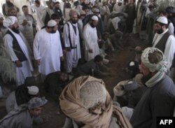 Ahmad Vali Karzay Qandahorning Qarz qishlog'ida dafn etildi