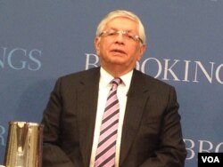 NBA前总裁斯特恩（美国之音 莉雅拍摄）