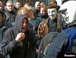 抗议库布主义浪潮的示威者在比利时的布鲁塞尔同警察对峙（2016年3月27日）