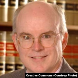 洛约拉大学法学教授兼律师比尔•奎格雷(Bill Quigley)