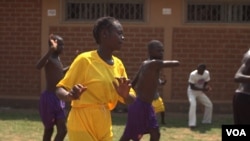 A young Central African Republic woman performs capoeira at an orphanage in Bangui. A group of refugees brought the martial back with them from the Democratic Republic of the Congo, April 20, 2017. (Z. Baddorf/VOA)