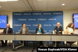 Jon Fasman (far left), Southeast Asia bureau chief and acting Asia editor of The Economist, Brian Eyler (left), deputy director of the Southeast Asia program, Stimson Center, Courtney Weatherby (center), research associate, Stimson Center, Richard Cronin (right), former director of the Southeast Asia program, Stimson Center, discuss the future of the Mekong River, in Washington DC, on July 6, 2016. (Hoeun Sopheak/VOA Khmer)
