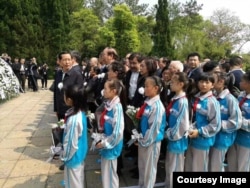 2017年4月15日，李昭骨灰在胡耀邦陵墓安葬仪式现场。（钱江拍摄）