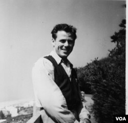 지난 1951년 리처드 다운스 회장의 아버지가 해외로 나가기 직전 캘리포니아에서 찍은 사진. 사진제공=리처드 다운스 회장.