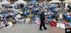 An officer looks at memorial for killed Dallas officers.