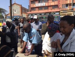 Potential voters register to vote at Nairobi's St. Peter Clavers primary school, Jan. 16, 2017. (Photo: J. Craig / VOA)