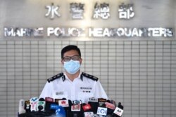 香港警务处处长邓炳强在水警总部对媒体讲话。（2020年8月27日）
