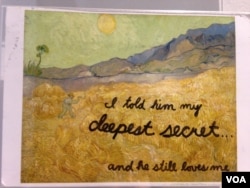 A postcard sent to Frank Warren and on display at the Smithsonian National Postal Museum in Washington, D.C. (J. Taboh/VOA)