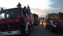 Motocin 'yan kwana-kwana a wajen da motar ta nutse cikin ruwa