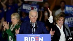 미 대선 민주당 경선 후보인 조 바이든 전 부통령이 3일 캘리포니아주 로스앤젤레스에서 열린 개표 관전 행사(프라이머리 나이트)에서 연설하고 있다.