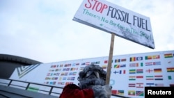 Environmental activist protests against fossil fuel in front of the the venue of the COP24 UN Climate Change Conference 2018 in Katowice, Poland, Dec. 10, 2018. (Agencja Gazeta/Grzegorz Celejewski via Reuters)
