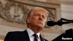 美国总统唐纳德·特朗普宣誓就任美国第47任总统后，在美国国会大厦圆形大厅举行的就职典礼上发表讲话。(2025年1月20日)