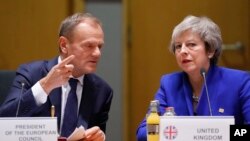 Predsjednik Evropskog savjeta Donald Tusk i britanska premijerka Theresa May na samitu u Briselu, 25. novembar 2018.