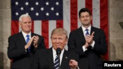 លោក​ប្រធានាធិបតី ដូណាល់ ត្រាំ​ ថ្លែង​ទៅ​កាន់​សភា​ក្នុង​រដ្ឋធានី​វ៉ាស៊ីនតោន កាលពីថ្ងៃទី២៨ ខែកុម្ភៈ ឆ្នាំ២០១៧។ 