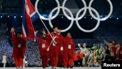 지난 2010년 캐나다 밴쿠버 동계올림픽 개막식에서 북한 선수단이 입장하고 있다.