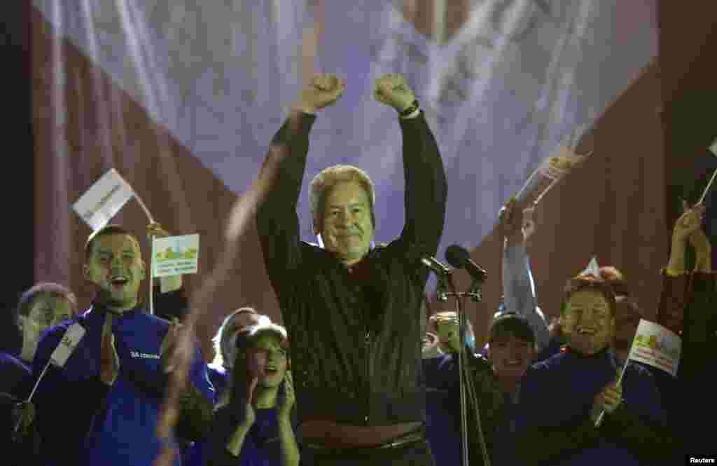 Current Moscow mayor Sergei Sobyanin addresses supporters during a rally after voting in the mayoral election in Moscow, Sept. 9, 2013.