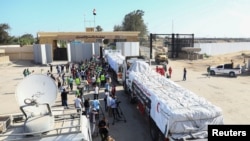 Msafara wa Malori waanza safari ya kupeleka misaada ya kibinadamu kutoka Misri kwelekea Ukanda wa Gaza, katika kivuko cha Rafah. Oktoba 21, 2023.