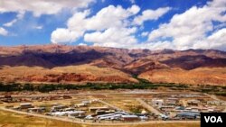 بامیان از ولایات باستانی افغانستان است که درفاصله حدود ۲۶۰کیلومتری کابل پایتخت این کشور قرار دارد.