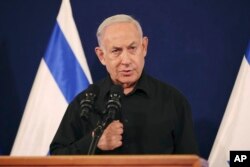 នាយករដ្ឋមន្ត្រីអ៊ីស្រាអែលលោក Benjamin Netanyahu ថ្លែង​ក្នុង​សន្និសីទសារព័ត៌មាន​មួយ​ នៅក្រុង Tel Aviv ប្រទេសអ៊ីស្រាអែល កាលពីថ្ងៃទី ២៨ ខែតុលា ឆ្នាំ ២០២៣។ (Abir Sultan/Pool Photo via AP)