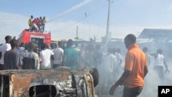 Une voiture a explosé près du marché central, à Maiduguri, au Nigéria, juillet 2014. 