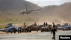 រូបឯកសារ៖ សមយុទ្ធ «នាគមាស» ឆ្នាំ២០១៨ រវាងកងទ័ពកម្ពុជានិងកងទ័ពចិន បានធ្វើឡើងនៅខេត្តកំពង់ស្ពឺ កាលពីថ្ងៃទី១៧ ខែមីនា ឆ្នាំ២០១៨។