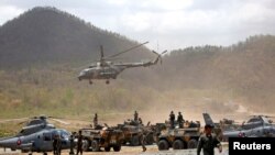 រូបឯកសារ៖ កងយោធា​កម្ពុជា​និង​ចិន ចូលរួម​សមយុទ្ធ​នាគមាសឆ្នាំ២០១៨ នៅខេត្តកំពង់ស្ពឺ ថ្ងៃទី១៧ ខែមិនា ឆ្នាំ២០១៨។ 