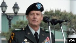 Jenderal Walter-Sharp, panglima pasukan AS di Korea Selatan.