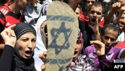 Musulmonlar AQSh hukumatini Isroilning suyangan tog'i deb ayblasa, yahudiylar bugungi prezidentni Falastinning yonini olayotganlikda qoralaydi. Kelasi yilgi saylovlarda ular Barak Obamaga ovoz bermoqchi emas.