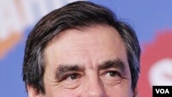 François Fillon kembali menjabat sebagai PM Perancis, hanya beberapa jam setelah mengundurkan diri.