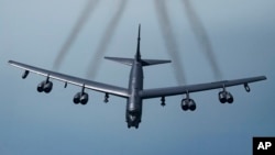 រូបឯកសារ៖ ​យន្តហោះ​ទម្លាក់​គ្រាប់បែក ​B-52H។