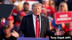 L'ancien président américain Donald Trump s'exprime lors d'un rassemblement au Lorain County Fairgrounds, samedi 26 juin 2021, à Wellington, dans l'Ohio.