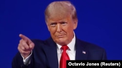 អតីត​ប្រធានាធិបតី​សហរដ្ឋ​អាមេរិក​លោក Donald Trump ថ្លែង​នៅឯ​សន្និសីទ​អភិរក្ស​និយម នៅ​ក្រុង Orlando រដ្ឋ Florida កាលពីថ្ងៃទី២៨ ខែកុម្ភៈ ឆ្នាំ២០២១។