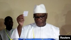 Ibrahim Boubacar Keita,shugaban Mali ya na kada kuri'arsa
