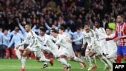 'Yan wasan Real Madrid na murnar kai wa zagayen Quater-final (Photo by Thomas COEX / AFP)