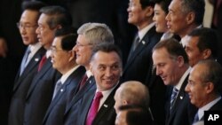 Para pemimpin yang menghadiri KTT APEC di Vladivostok, Rusia, tampak Presiden Susilo Bambang Yudhoyono kedua dari kiri di barisan depan (foto: 9/9). 
