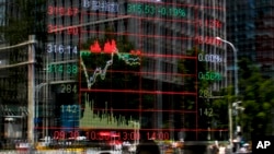 北京街头的股市信息电子显示板