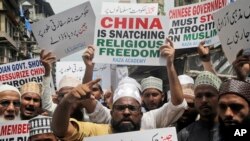 រូបឯកសារ៖ ជនជាតិ​ឥណ្ឌា​មូស្លីម​ស្រែក​ពាក្យស្លោកអំឡុង​បាតុកម្ម​ប្រឆាំង​នឹង​រដ្ឋាភិបាល​ចិន​ក្នុង​ទីក្រុង​ Mumbai​ ប្រទេស​ឥណ្ឌា កាលពី​ថ្ងៃទី​១៤ ខែកញ្ញា ឆ្នាំ២០១៨។