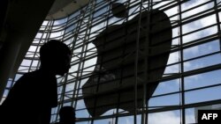 attendees gather at the Apple Worldwide Developers Conference