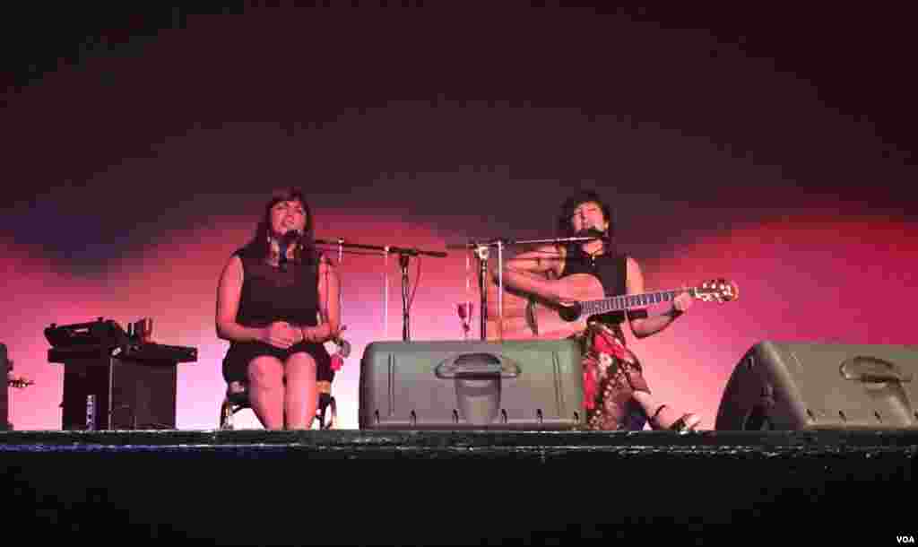 اجرای موسیقی توسط گروه آبجیز در کنفرانس بنیاد پژوهش های زنان &ndash; دانشگاه مریلند &nbsp;