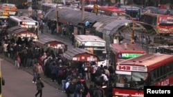 Serikat buruh Argentina melakukan mogok kerja di Buenos Aires tahun lalu (foto: ilustrasi). 