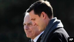 Rob Porter (à droite) avec John Kelly, secrétaire général de la Maison Blanche, Washington, le 2 février 2018.