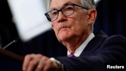 올해 기준금리 인하가 늦어지거나 없을 수도 있음을 시사하는 미국 연방준비제도 고위 관리들의 발언이 잇따르고 있다. 사진은 기자회견에서 질문을 받고 있는 제롬 파월 미국 연방준비제도 의장.(자료사진)
