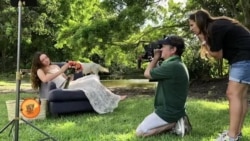 یہ کمپنی مفت کمرشلز کیوں بنا کر دیتی ہے؟