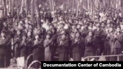 សហ​ព្រះរាជ​អាជ្ញា​​អាមេរិកាំង​នៃ​សាលាក្តី​ខ្មែរក្រហម​លោក​នីកូឡាស គុមជាន ​(Nicolas Koumjian) ​​នៅ​ថ្ងៃ​ព្រហស្បតិ៍​នេះ​បាន​​ស្នើ​ឲ្យ​សហ​ចៅ​ក្រម​ស៊ើប​អង្កេត​ធ្វើ​ការ​ស៊ើប​អង្កេត​លើ​អំពើ​ហិង្សា​ផ្លូវ​ភេទ​និង​ការ​រៀប​អាពាហ៍​ពិពាហ៍​ដោយ​បង្ខំ​សម្រាប់​សំណុំ​រឿង​០០៤។